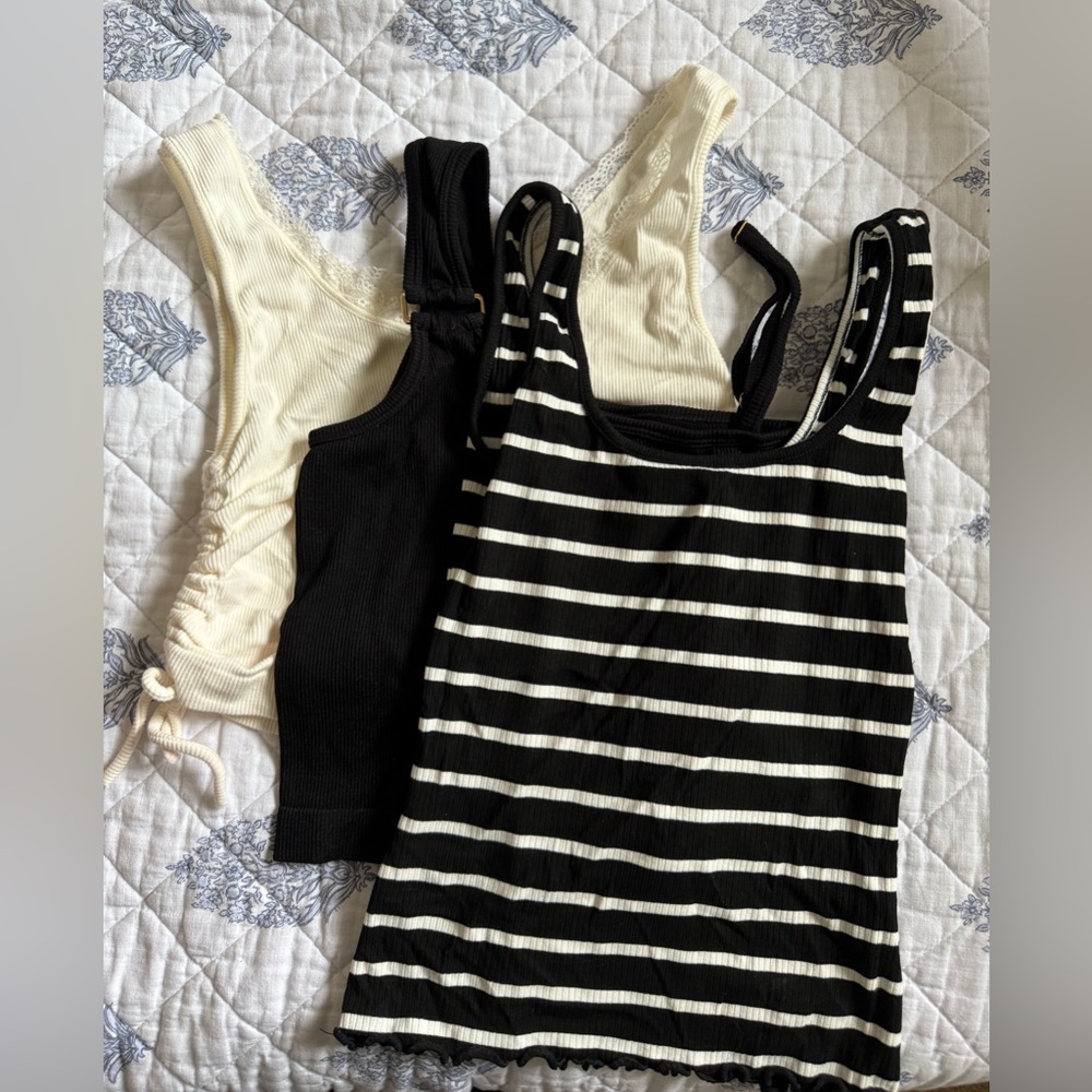 Set of 3 Women’s Tanks